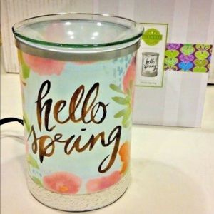 Brand new in box Hello Spring Scentsy Warmer
